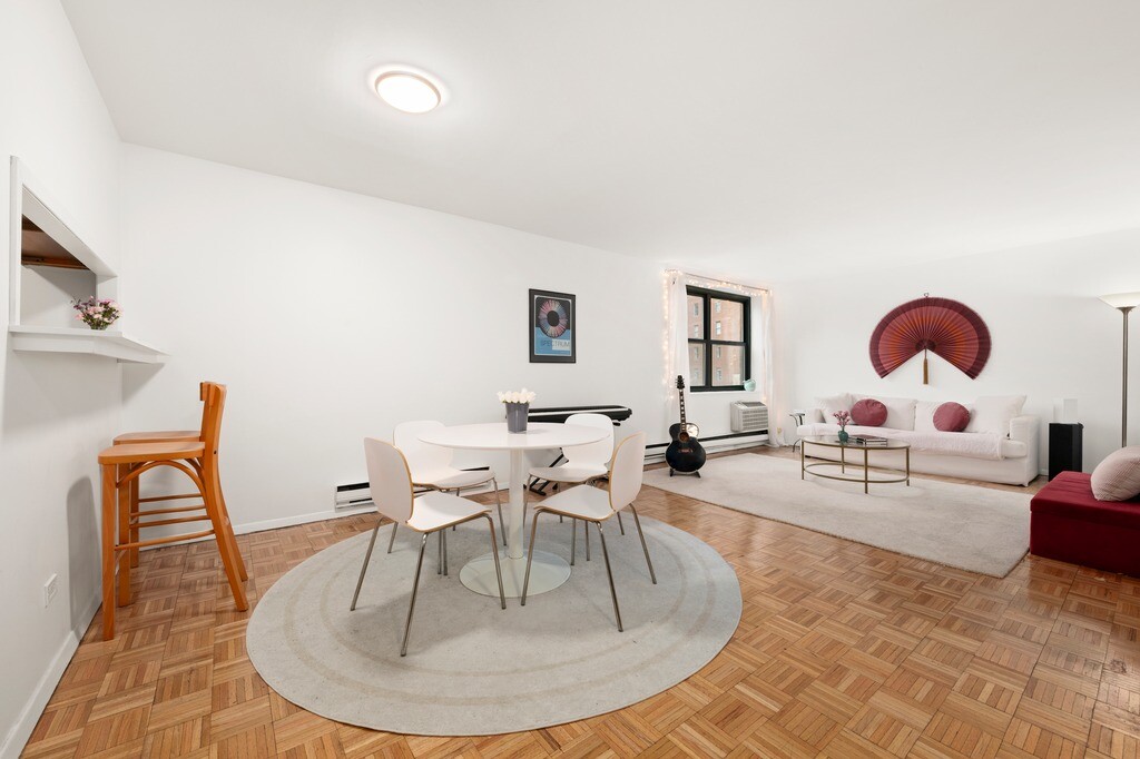 684 WASHINGTON Street 4B