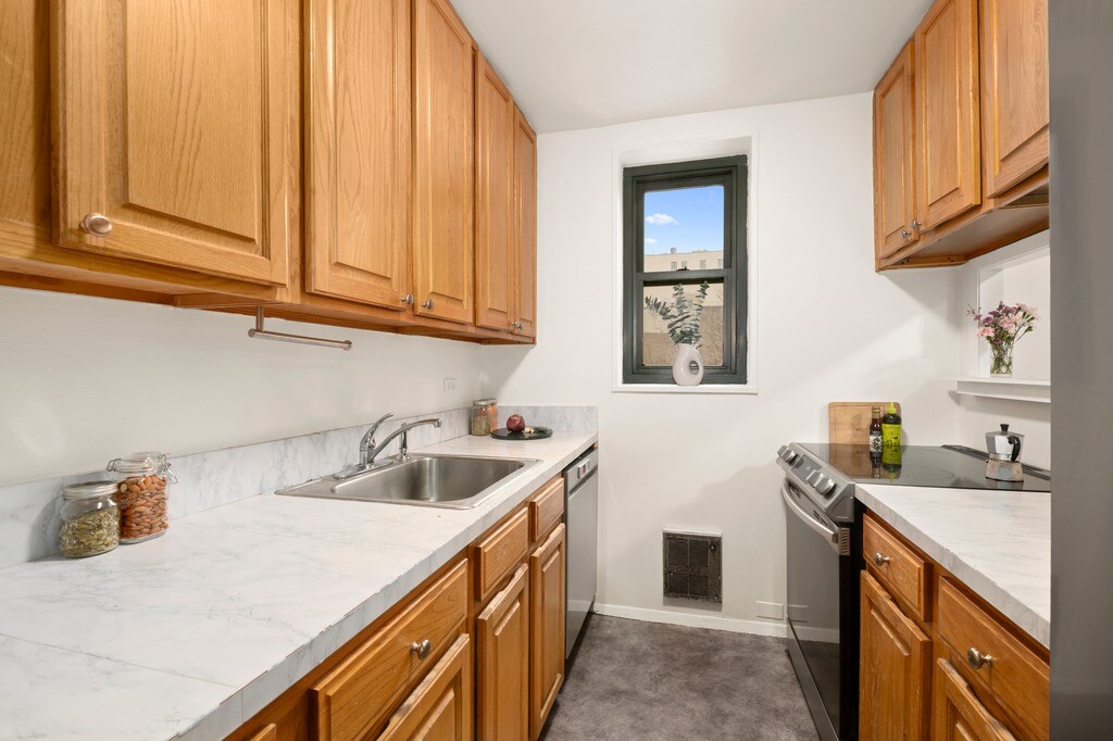 684 WASHINGTON Street 4B