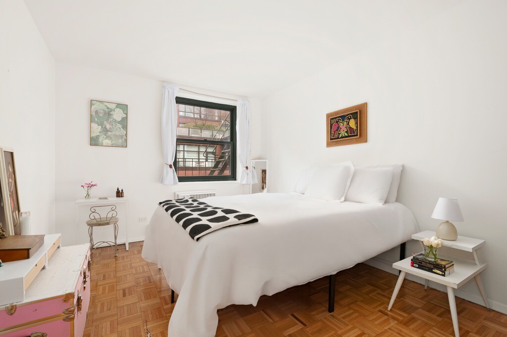 684 WASHINGTON Street 4B