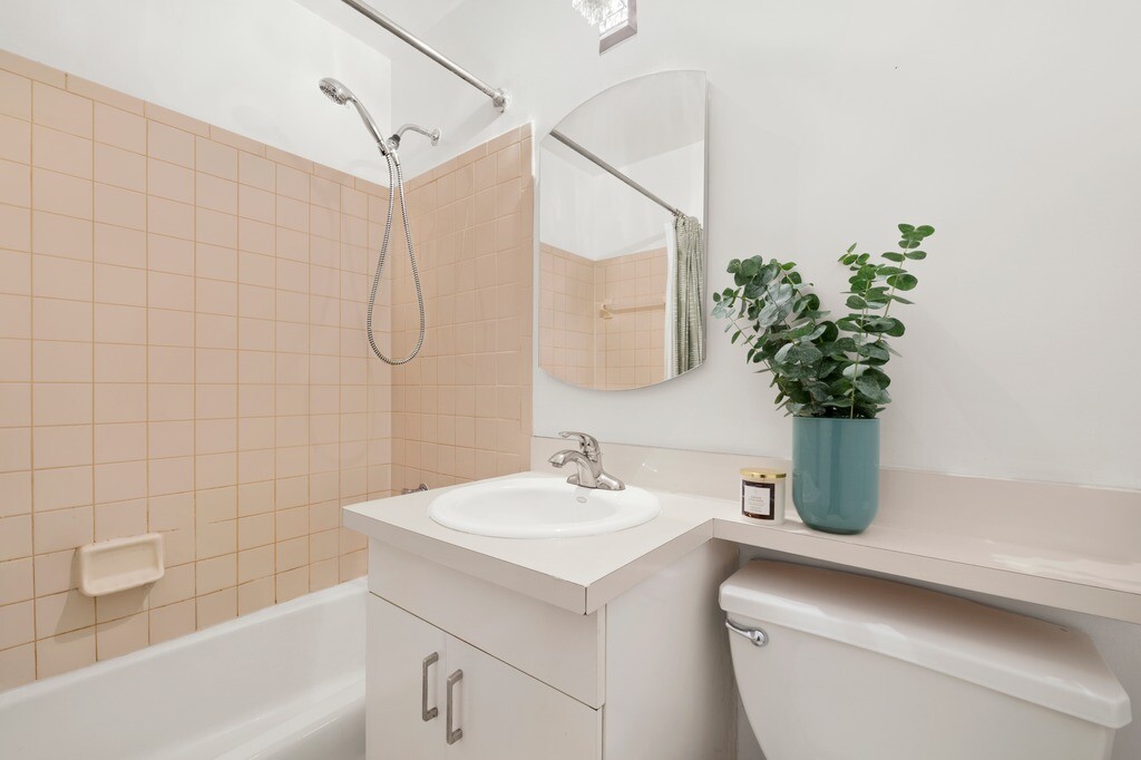 684 WASHINGTON Street 4B