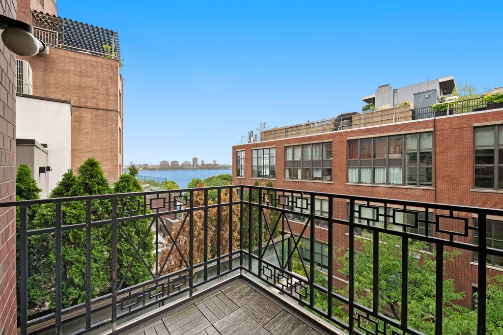 366 W 11TH Street 6FE