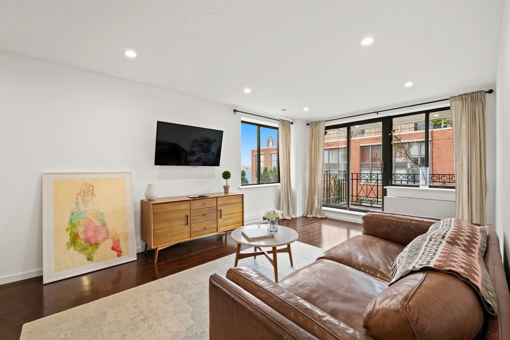 366 W 11TH Street 6FE