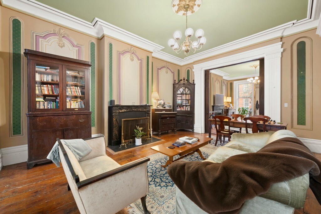 325 W 22ND Street TH