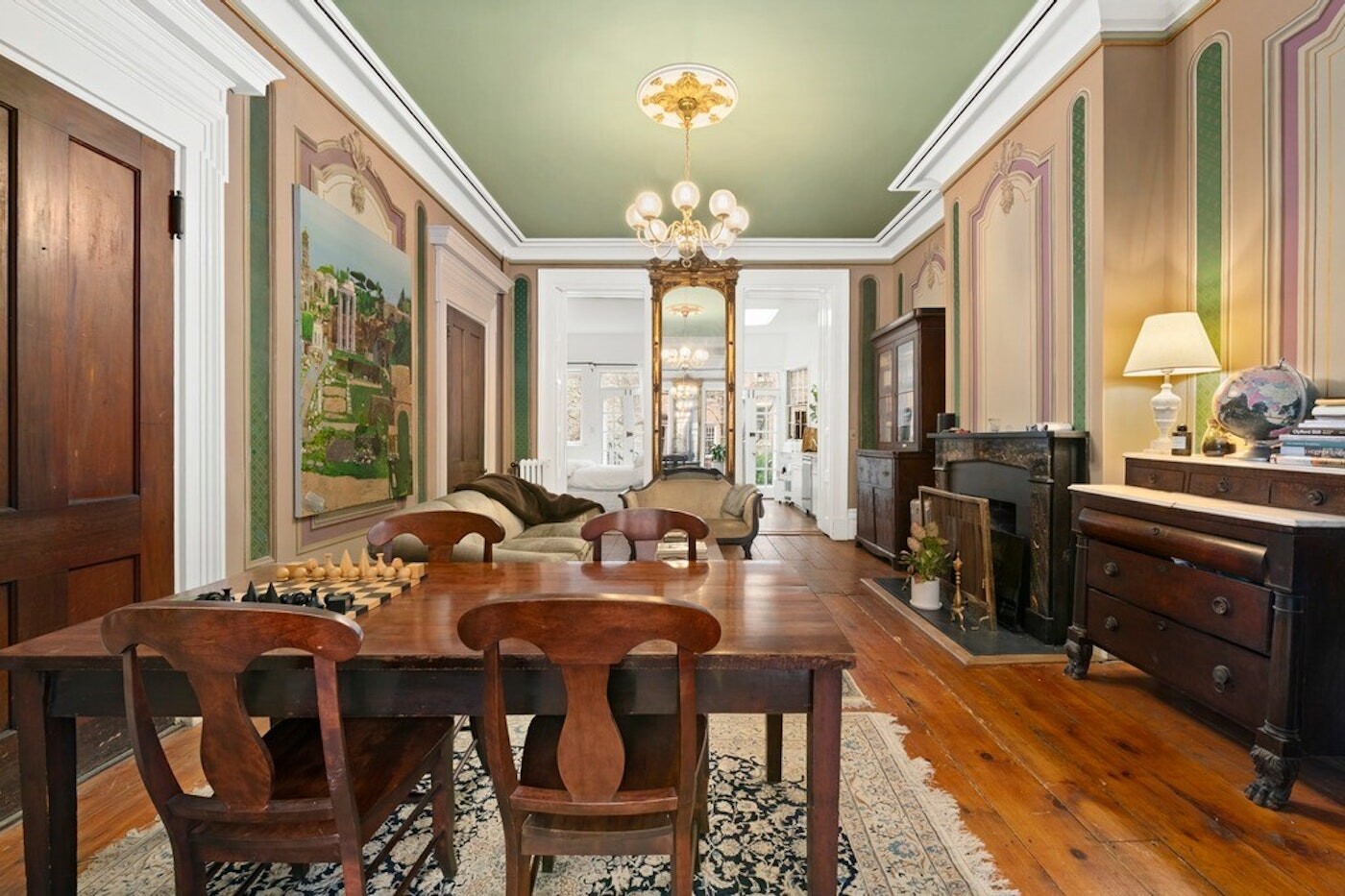 325 W 22ND Street