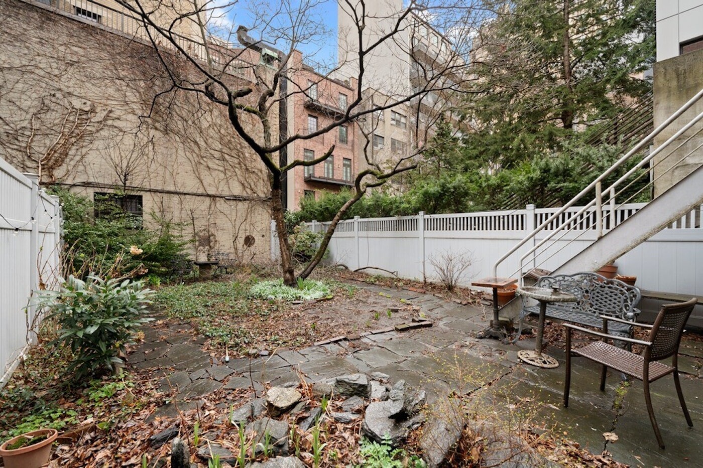 325 W 22ND Street