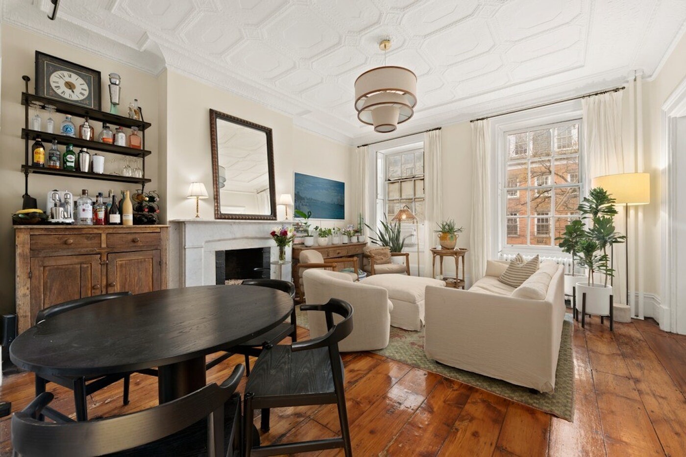 325 W 22ND Street
