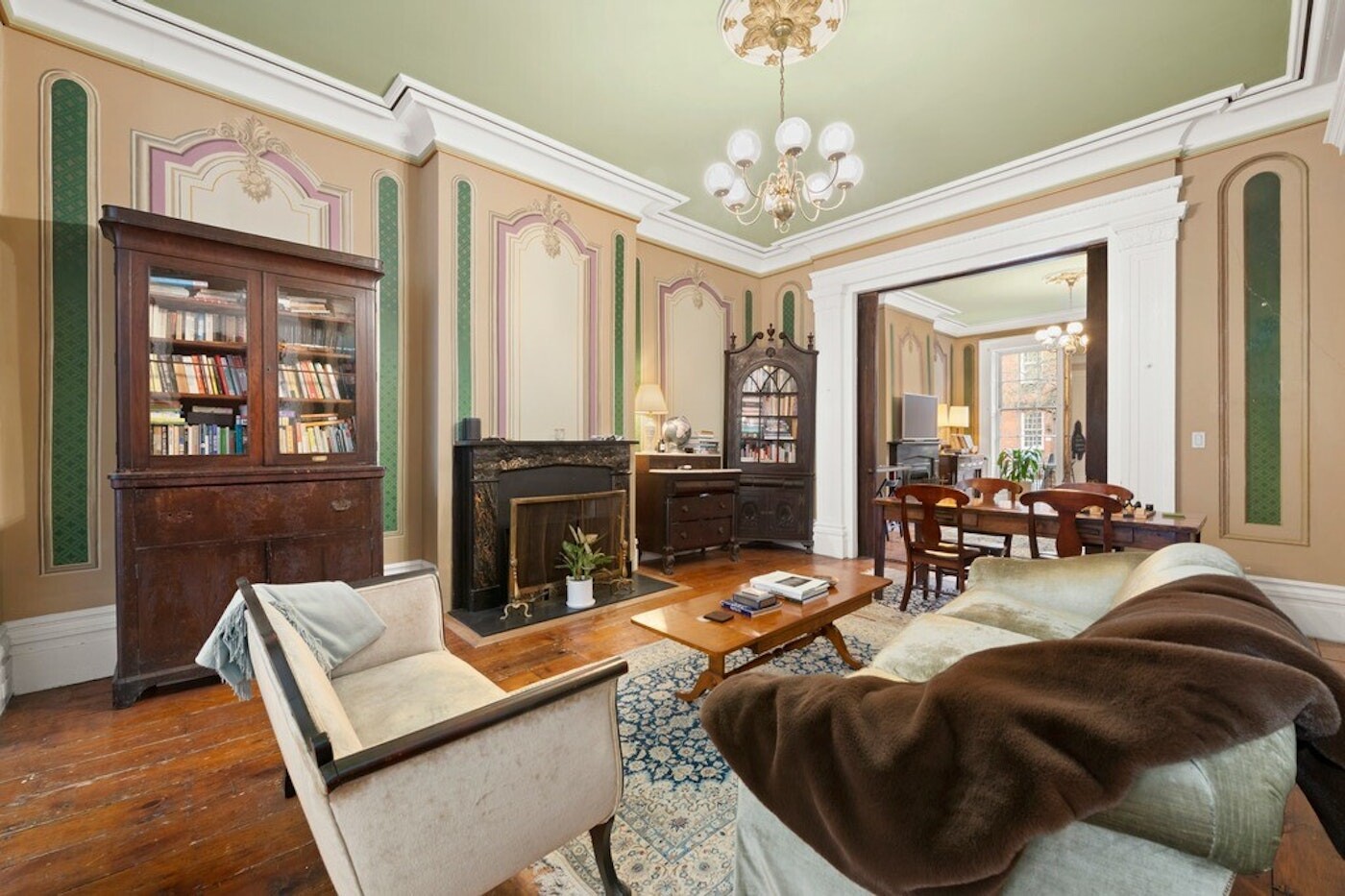 325 W 22ND Street