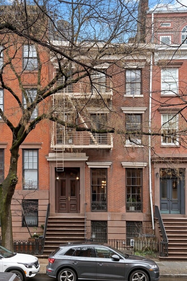 325 W 22ND Street