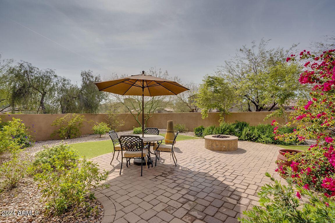 9221 E DESERT View