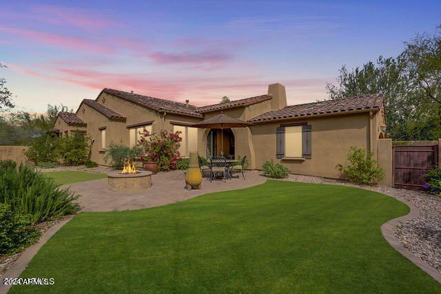 9221 E DESERT View