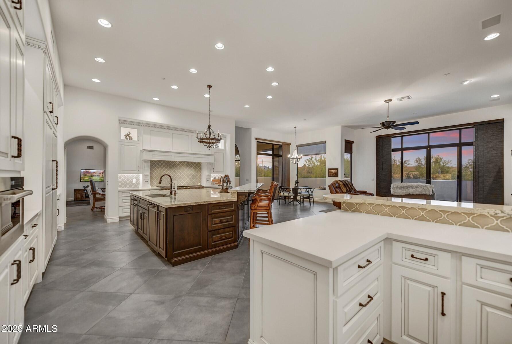 8300 E DIXILETA Drive E, 233