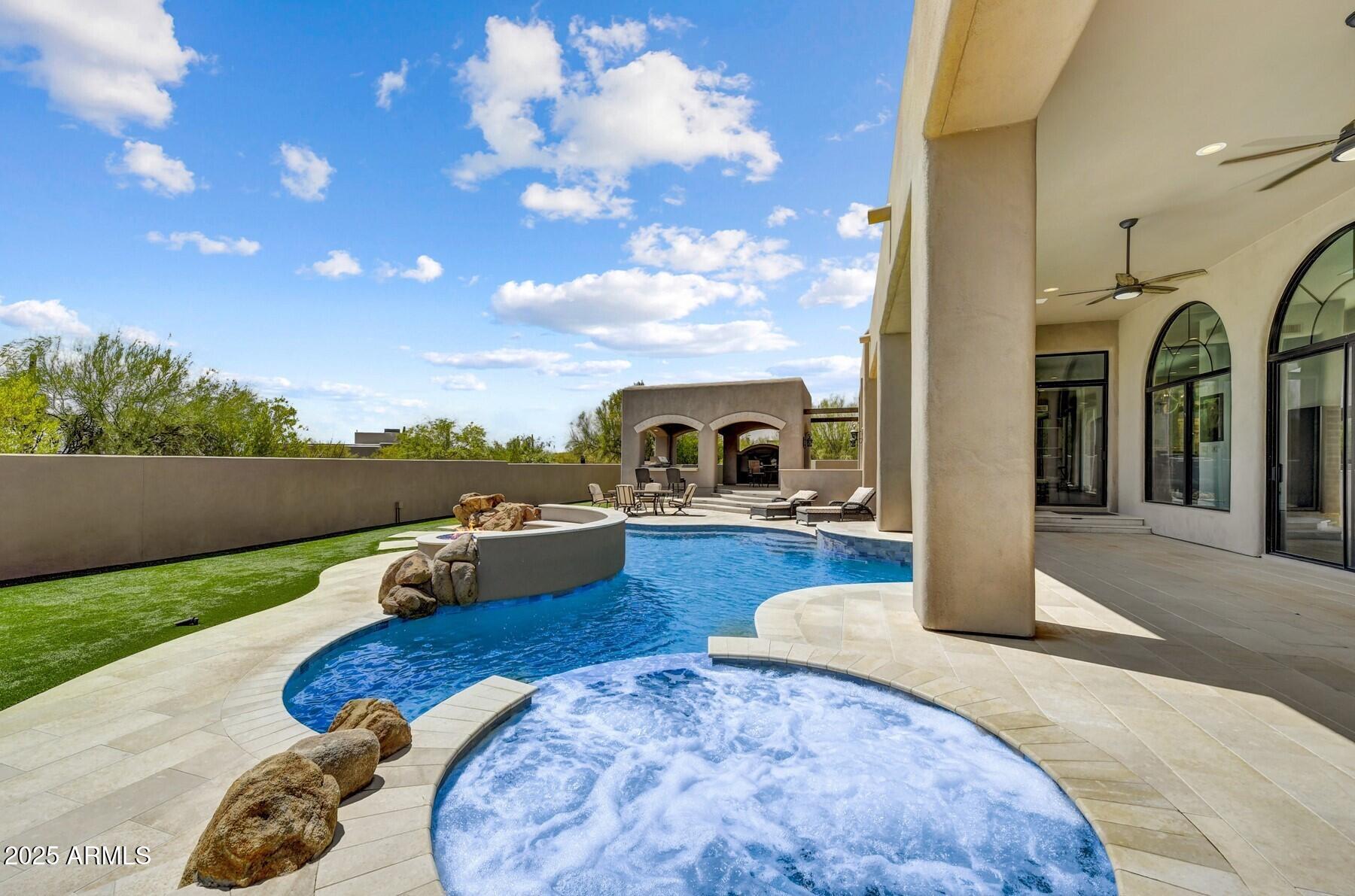 8300 E DIXILETA Drive E, 233