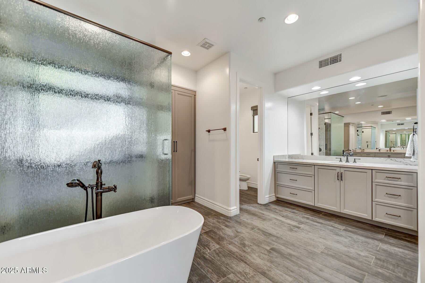 8300 E DIXILETA Drive E, 233