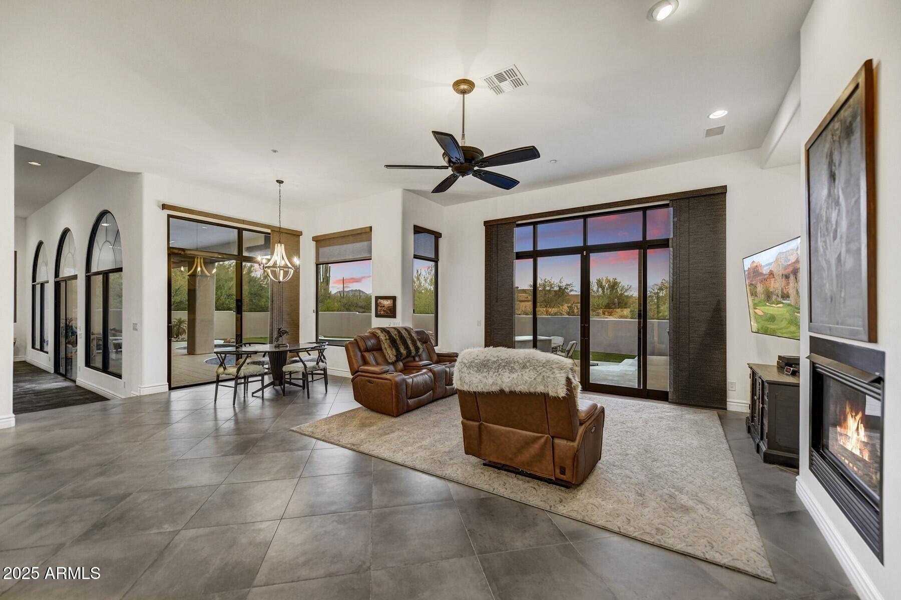 8300 E DIXILETA Drive E, 233