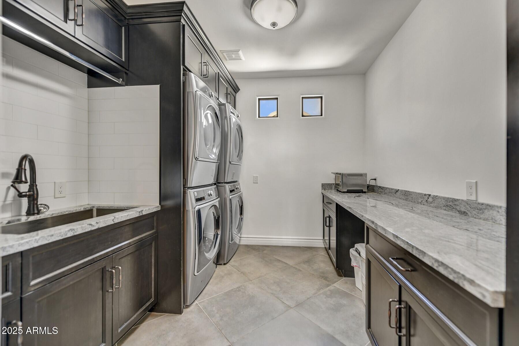 8300 E DIXILETA Drive E, 233