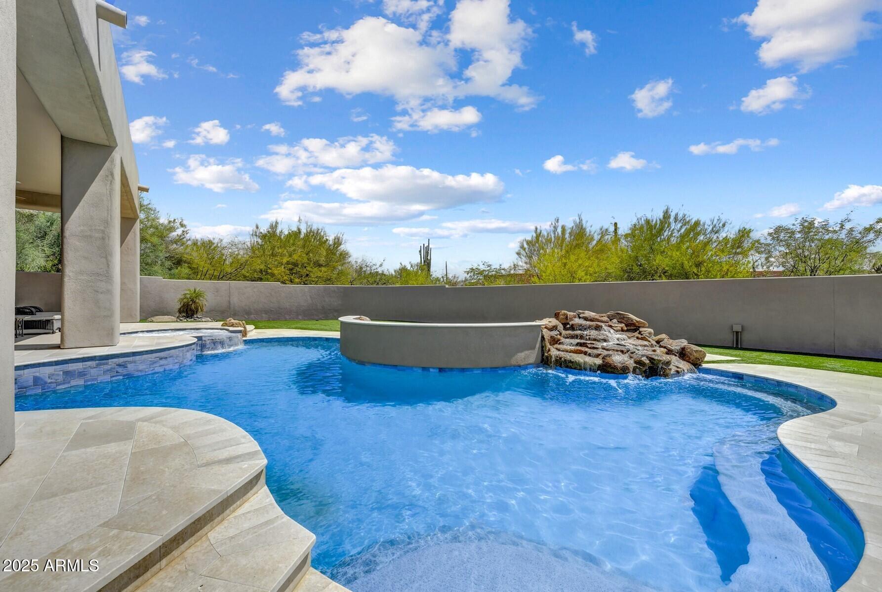 8300 E DIXILETA Drive E, 233