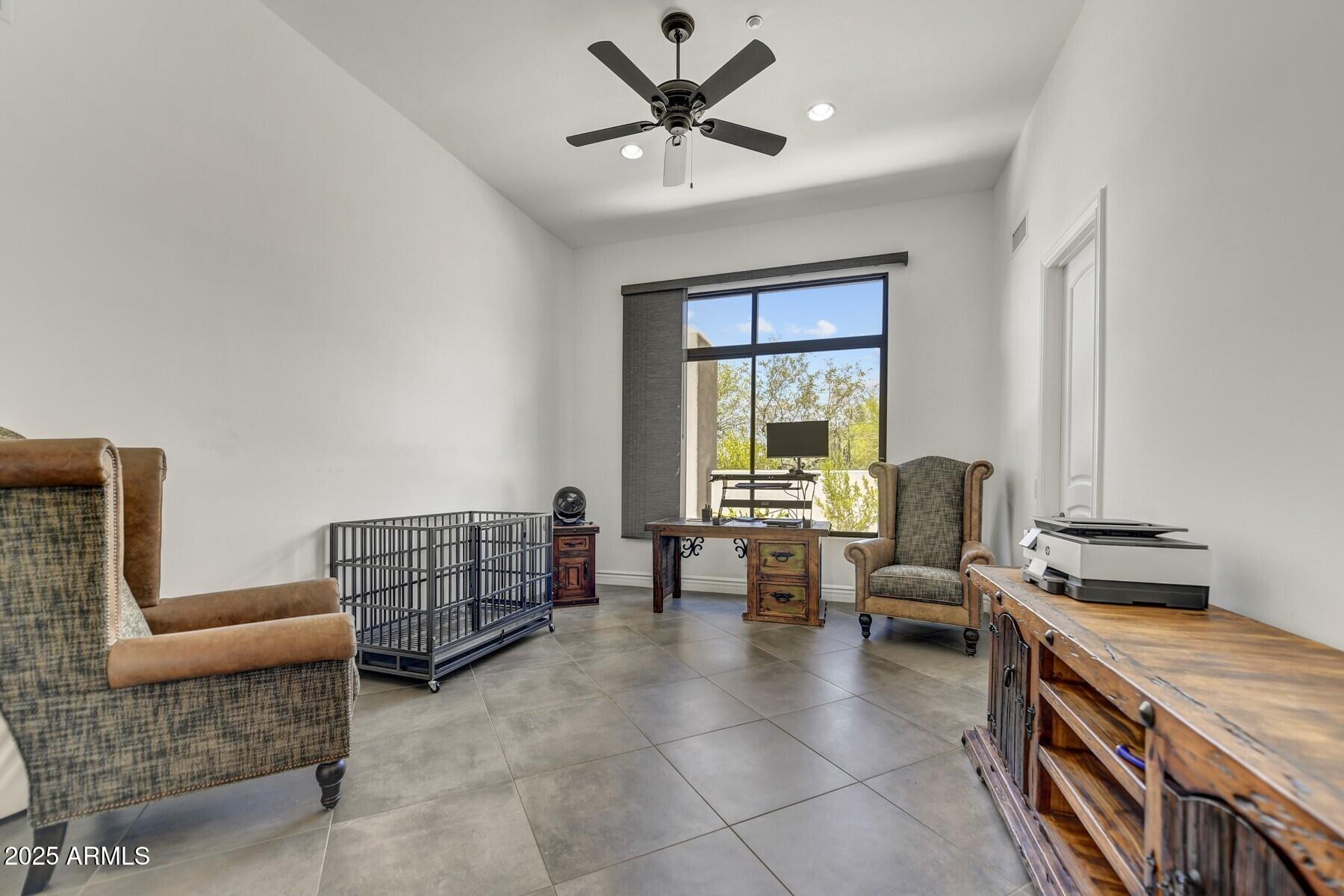 8300 E DIXILETA Drive E, 233