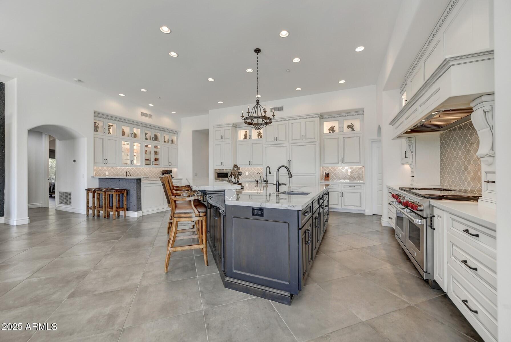 8300 E DIXILETA Drive E, 233