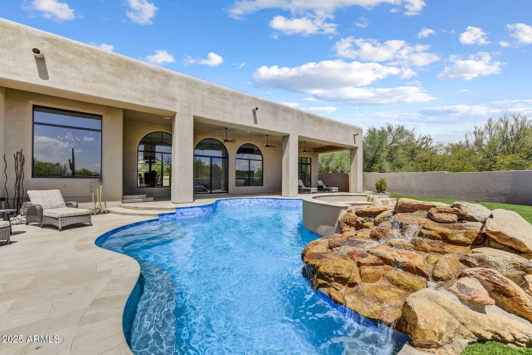 8300 E DIXILETA Drive E, 233