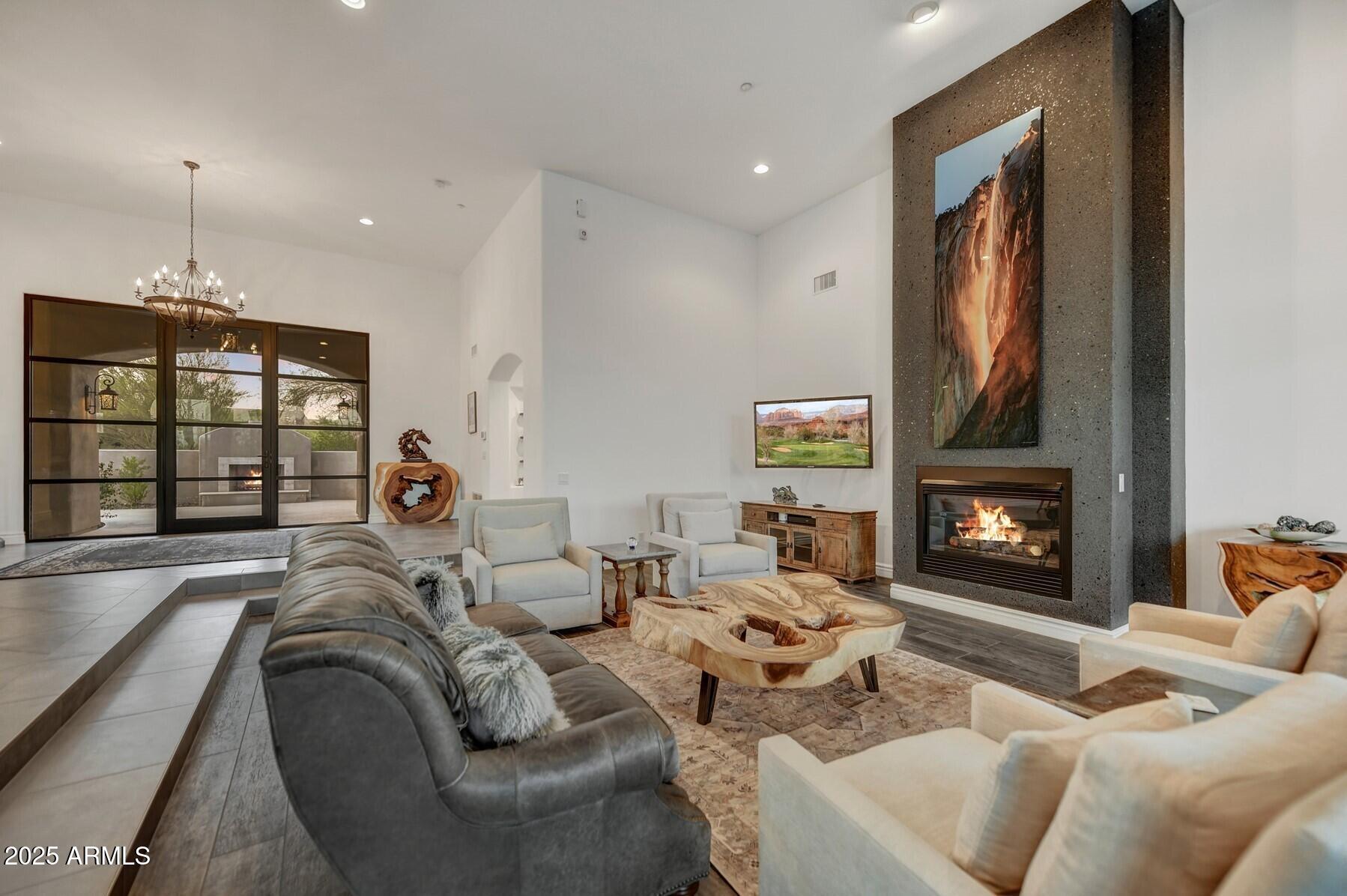 8300 E DIXILETA Drive E, 233
