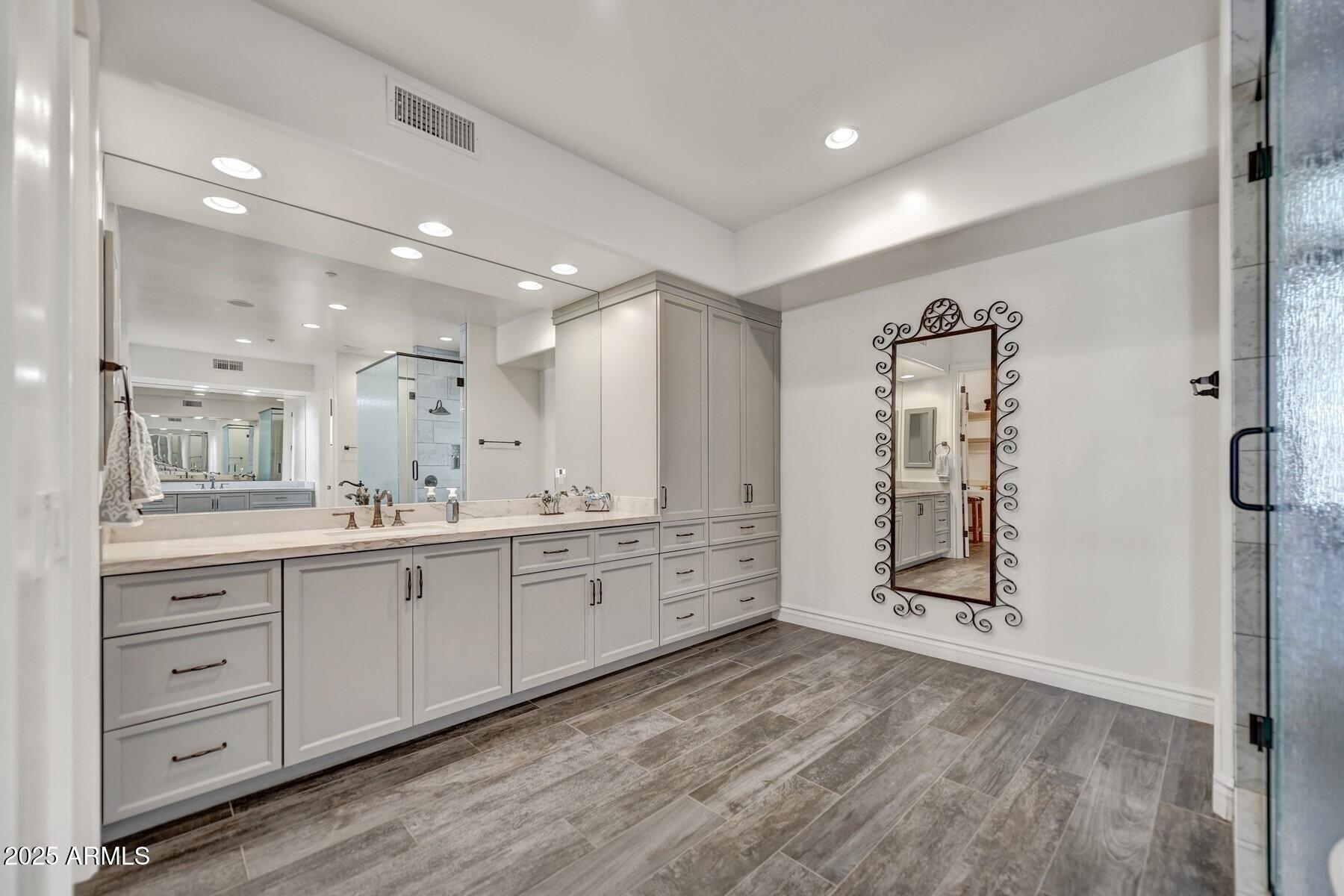 8300 E DIXILETA Drive E, 233