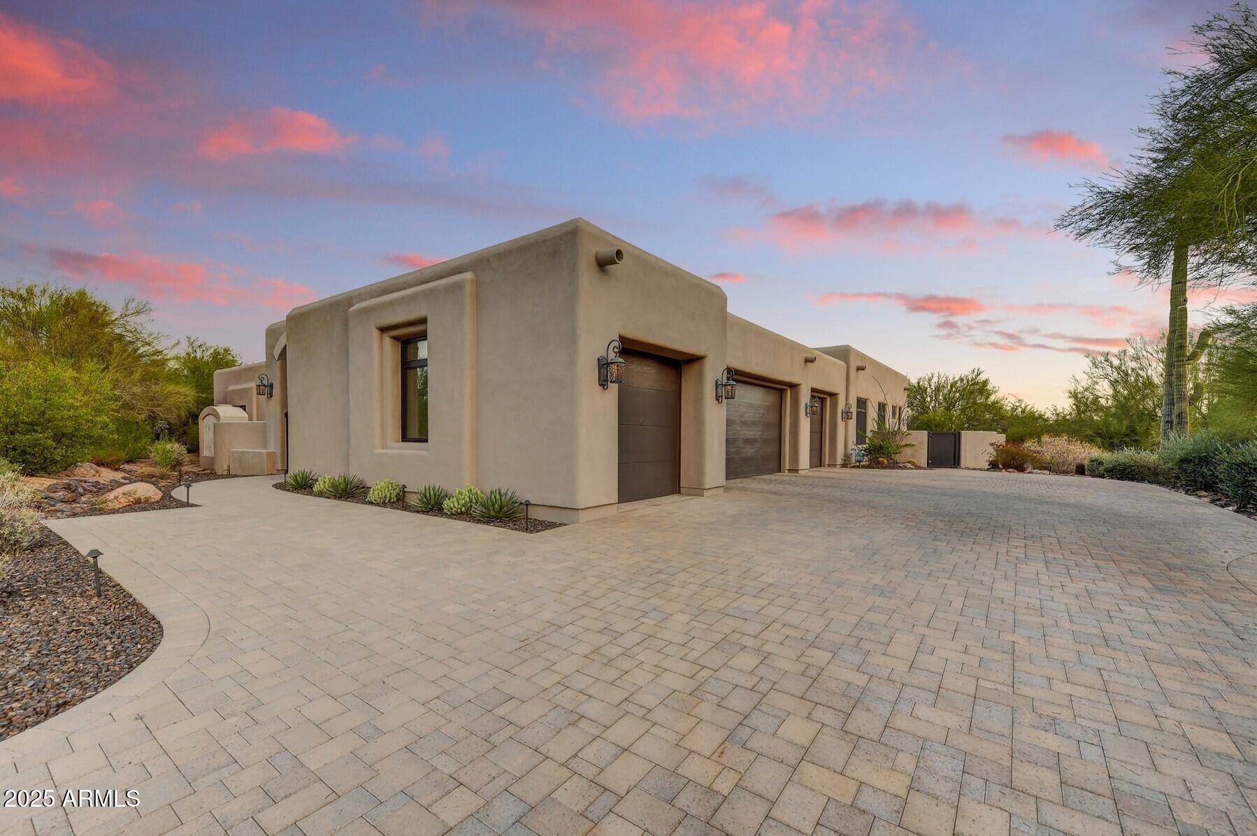 8300 E DIXILETA Drive E, 233