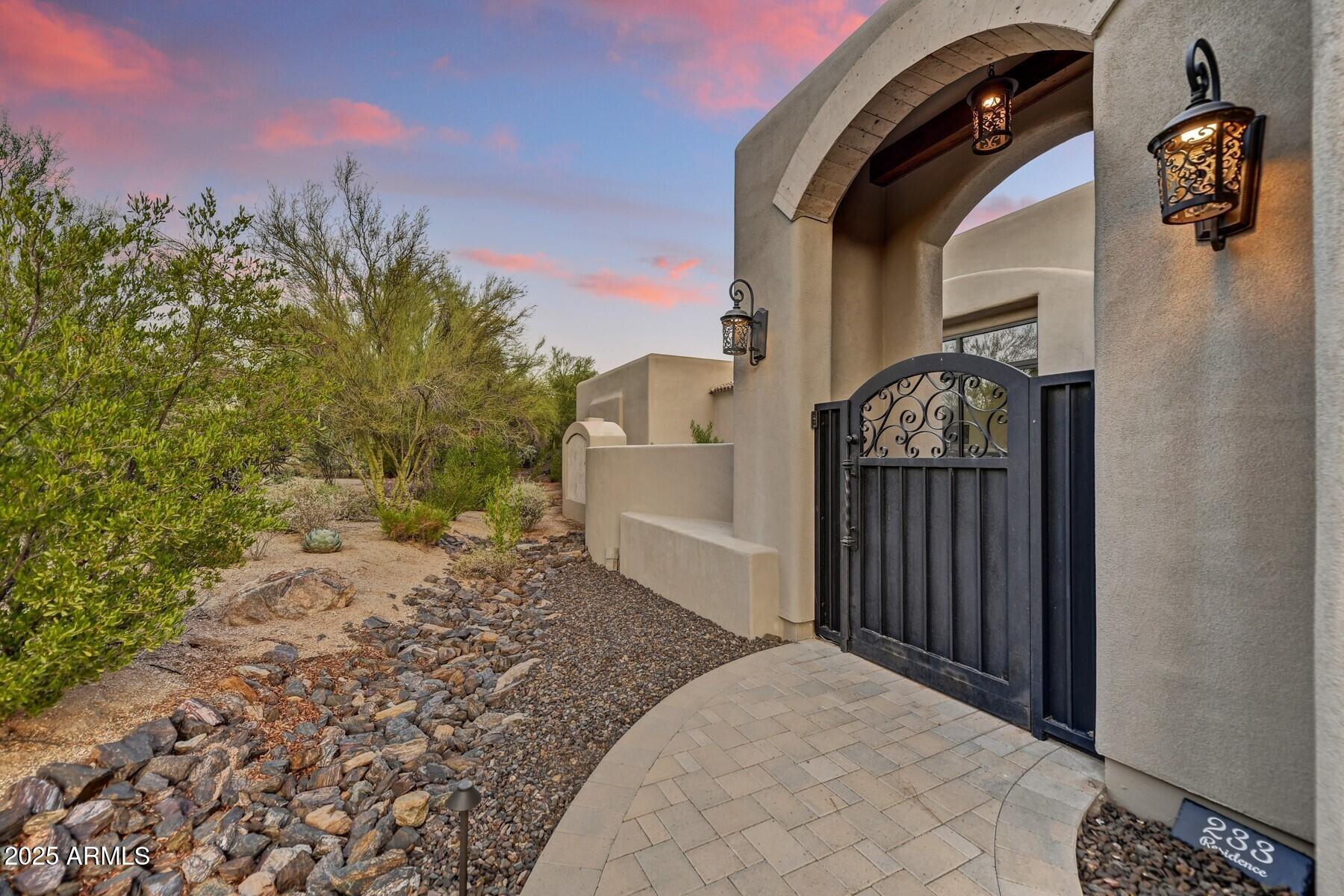 8300 E DIXILETA Drive E, 233