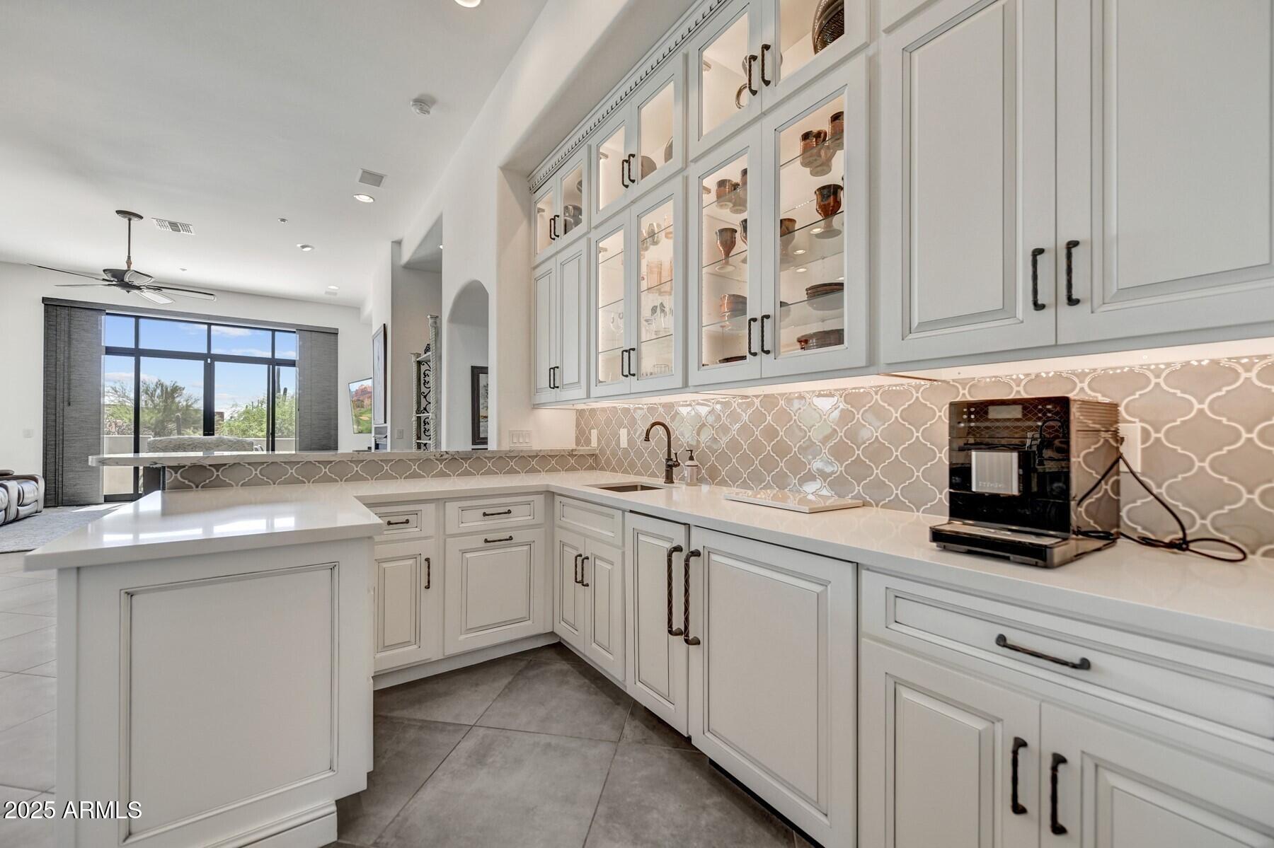 8300 E DIXILETA Drive E, 233