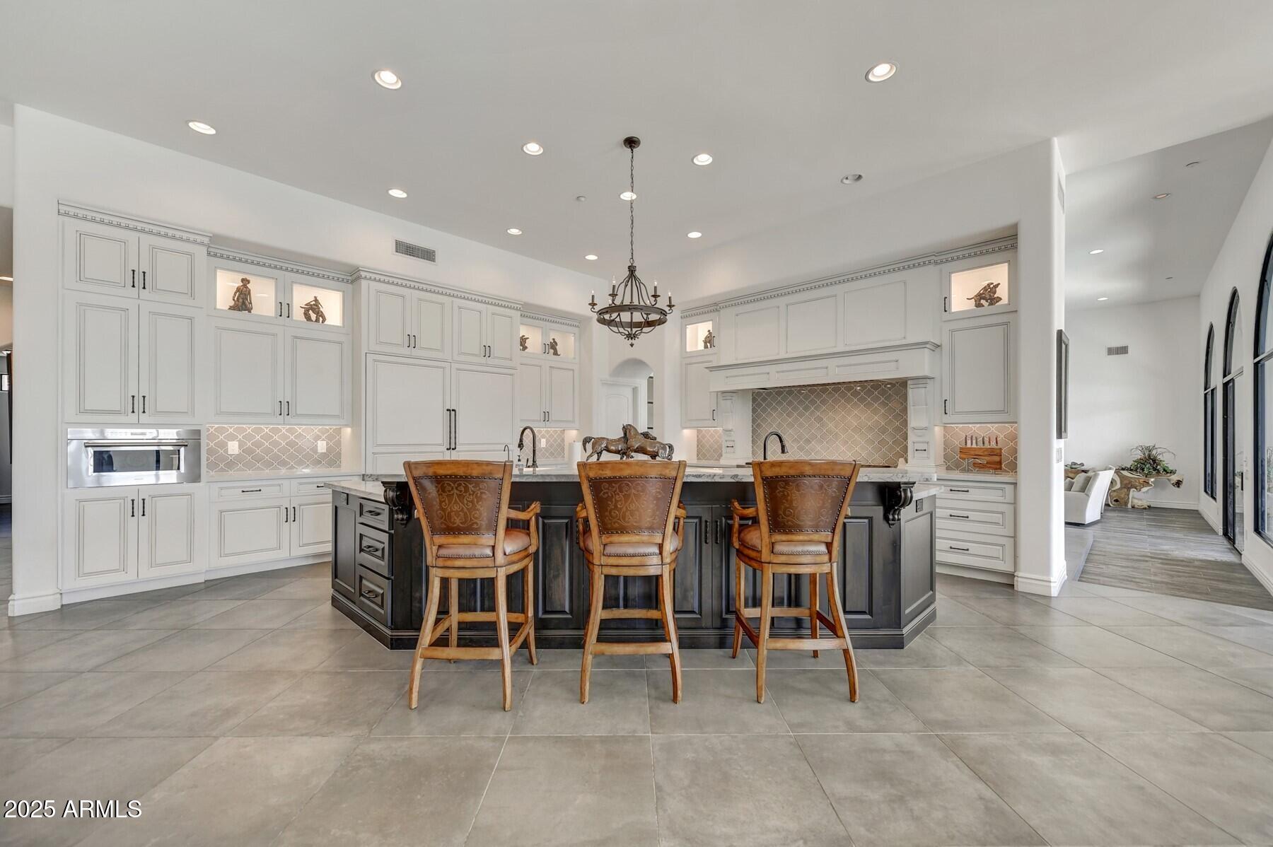 8300 E DIXILETA Drive E, 233