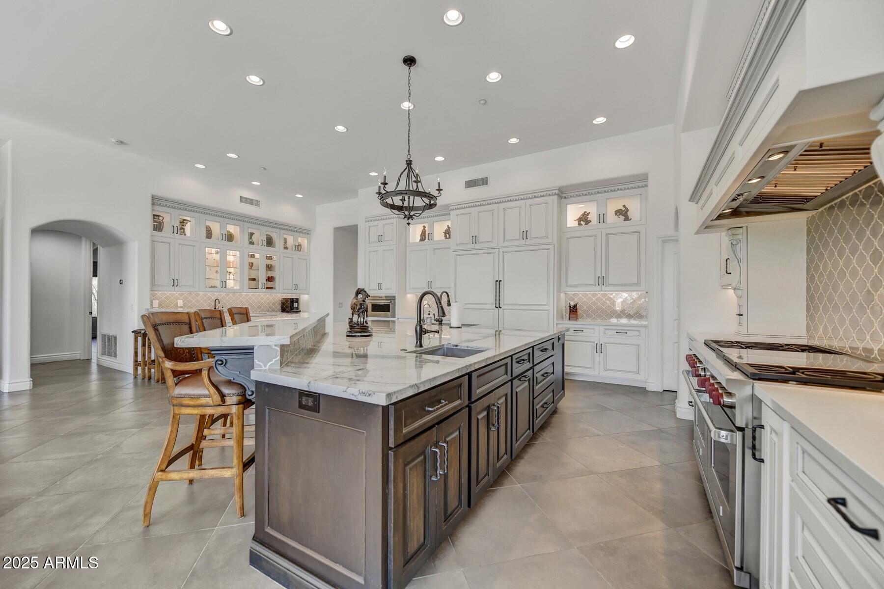 8300 E DIXILETA Drive E, 233