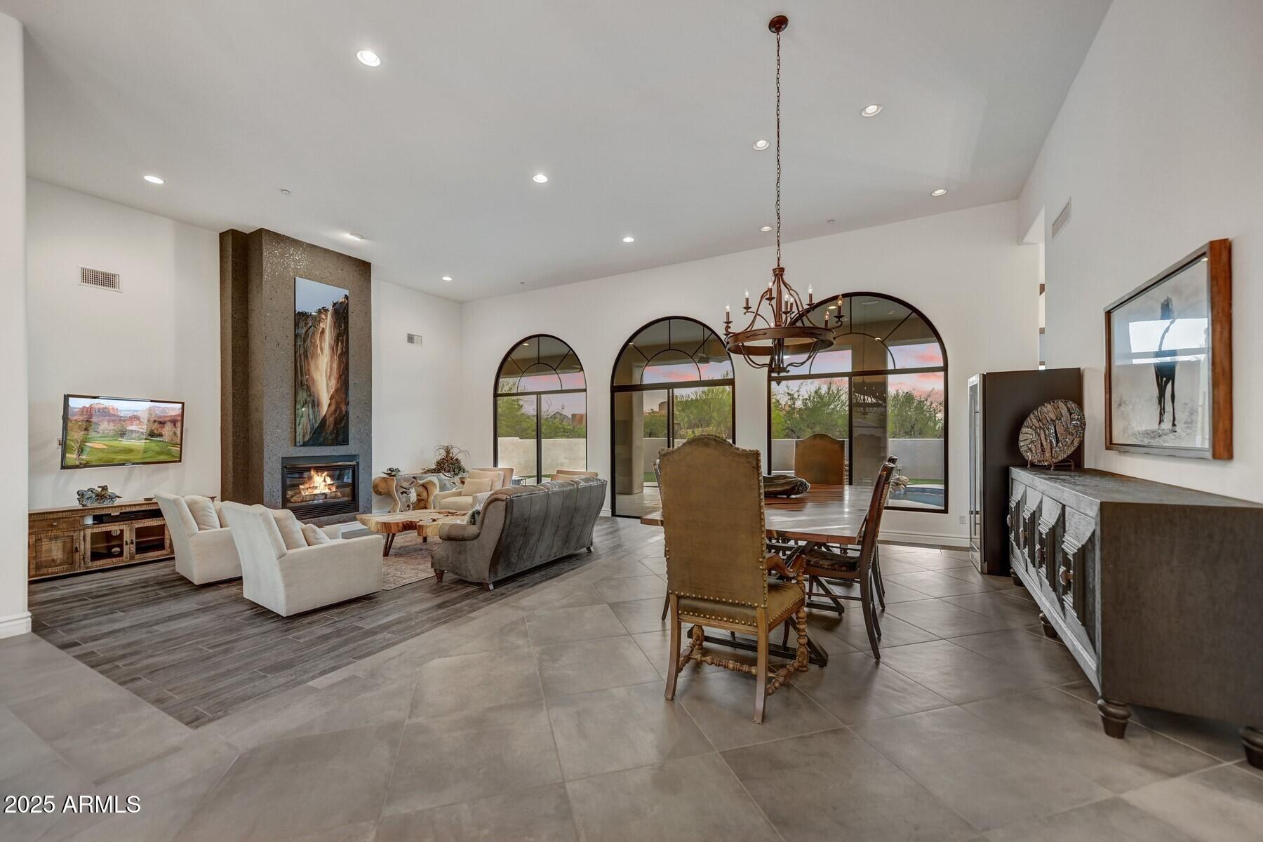 8300 E DIXILETA Drive E, 233
