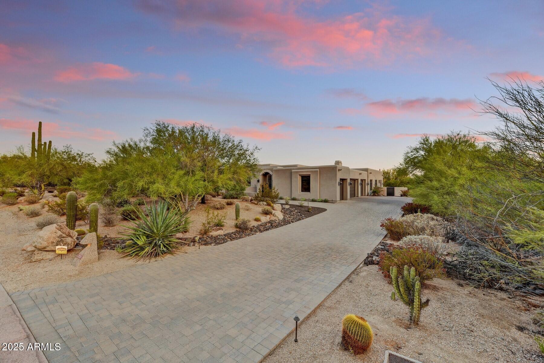 8300 E DIXILETA Drive E, 233