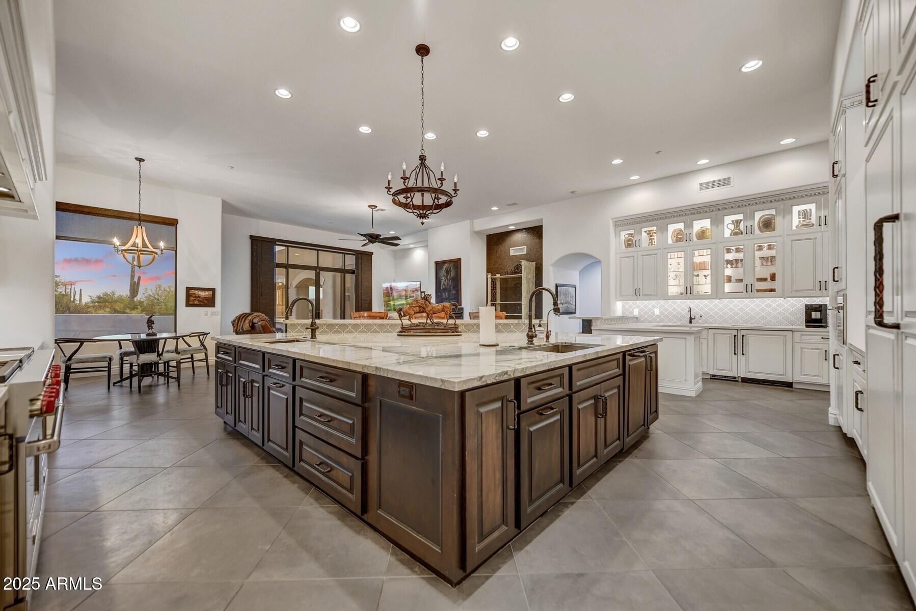 8300 E DIXILETA Drive E, 233