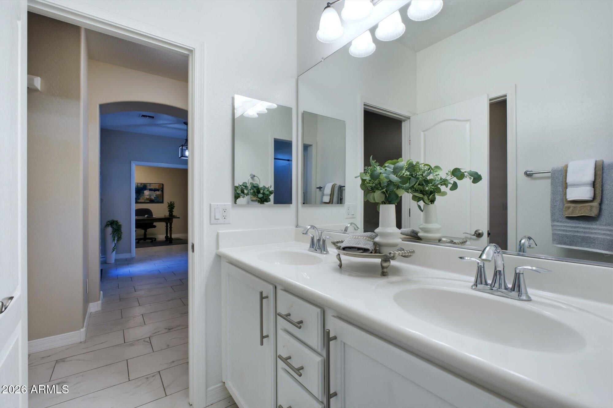 2984 E COCONINO Drive