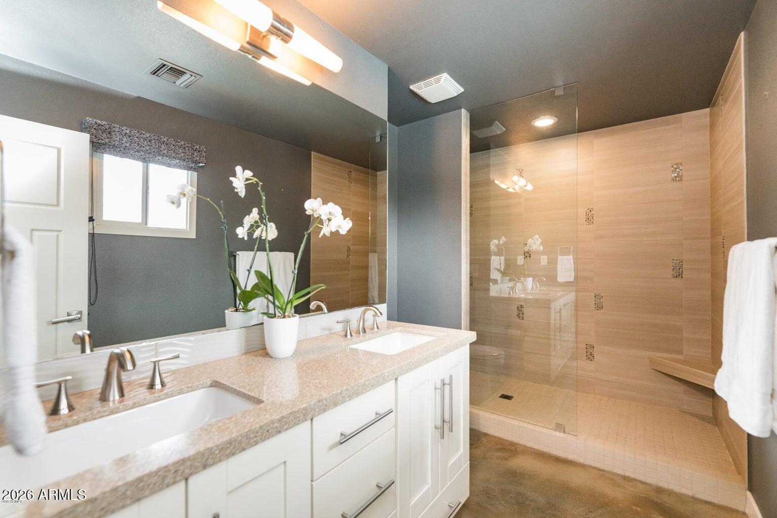5225 N 83RD Place N