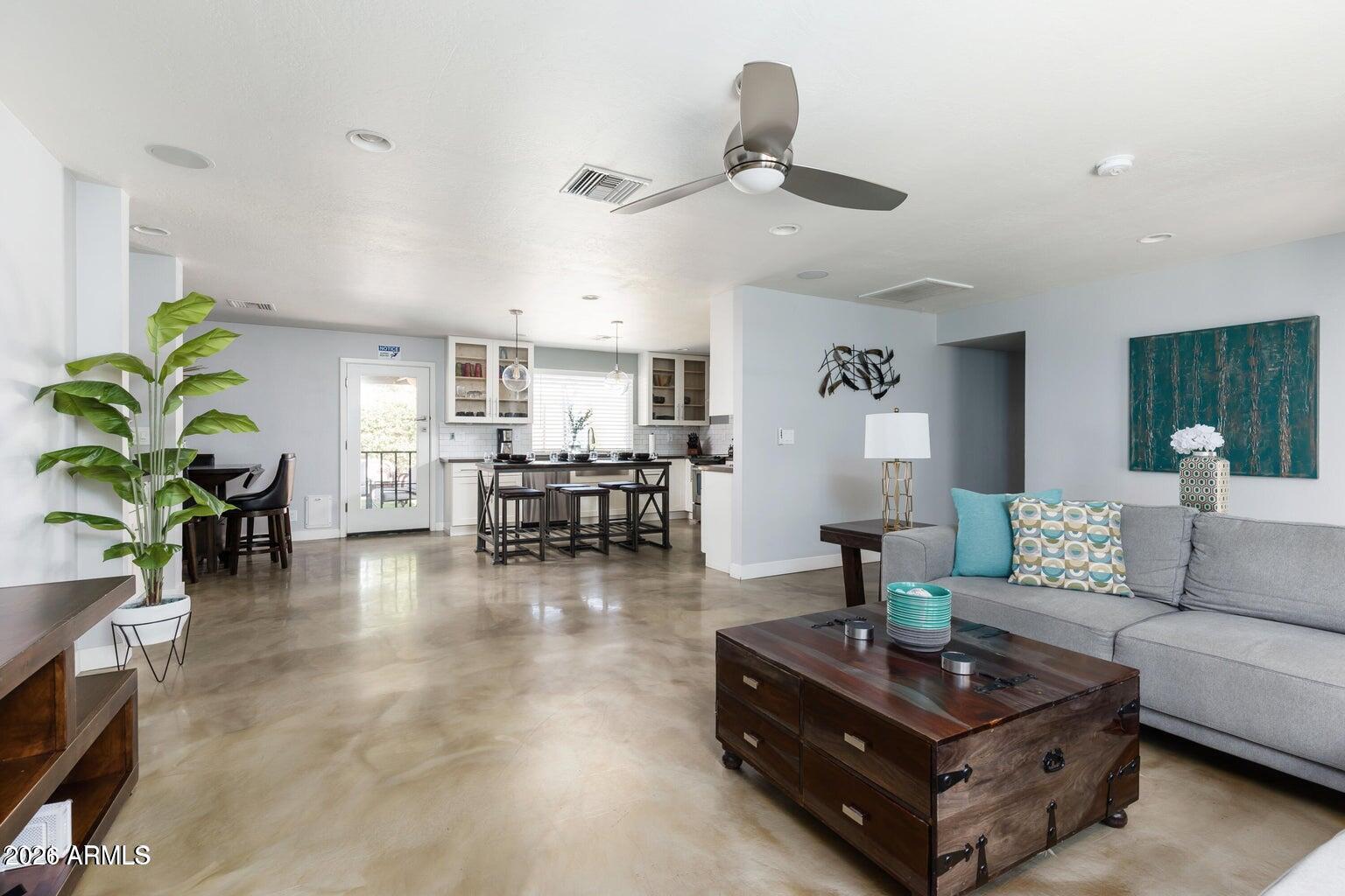 5225 N 83RD Place N