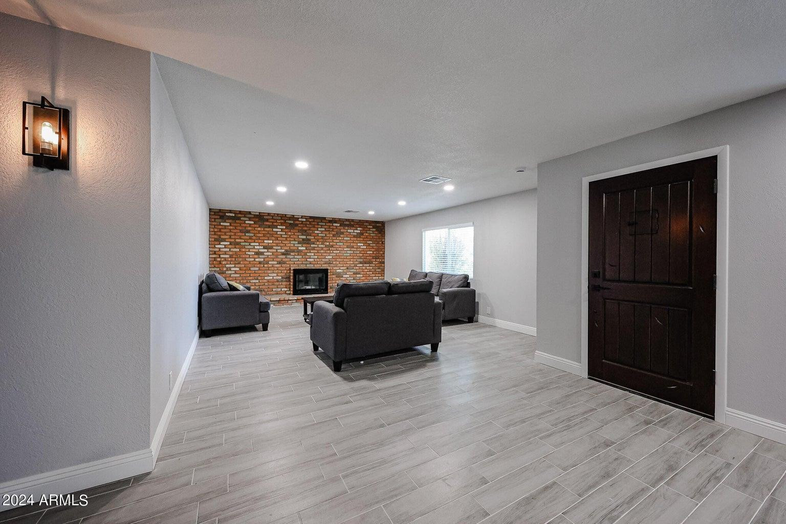 11207 S Iroquois Drive