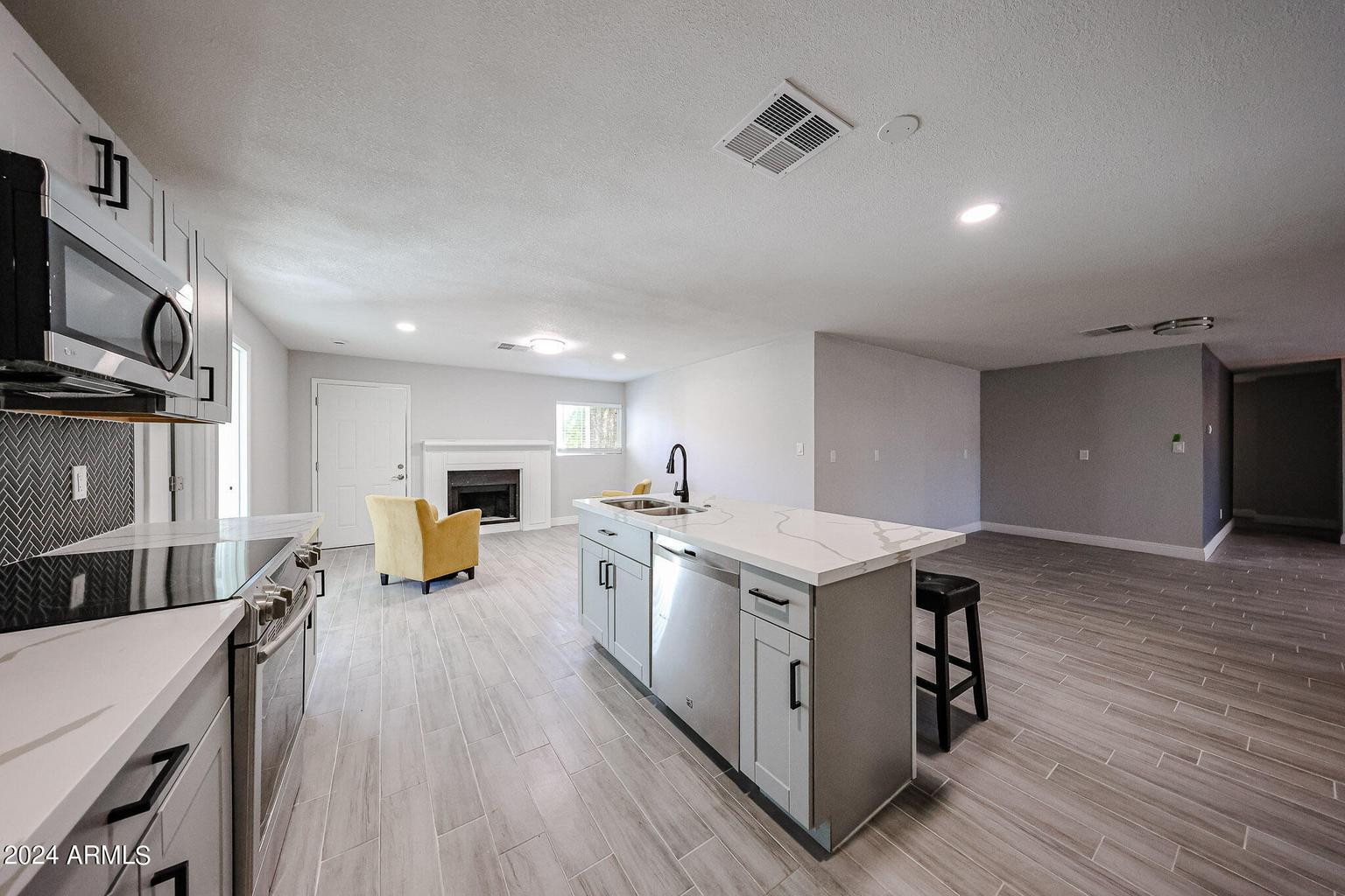 11207 S Iroquois Drive