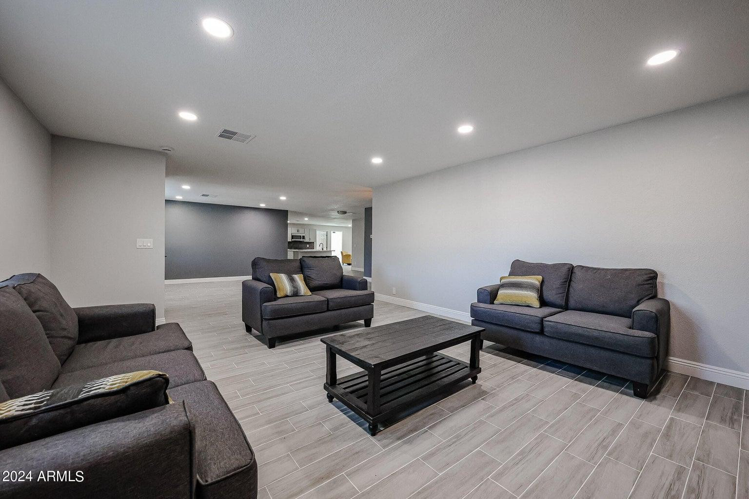 11207 S Iroquois Drive