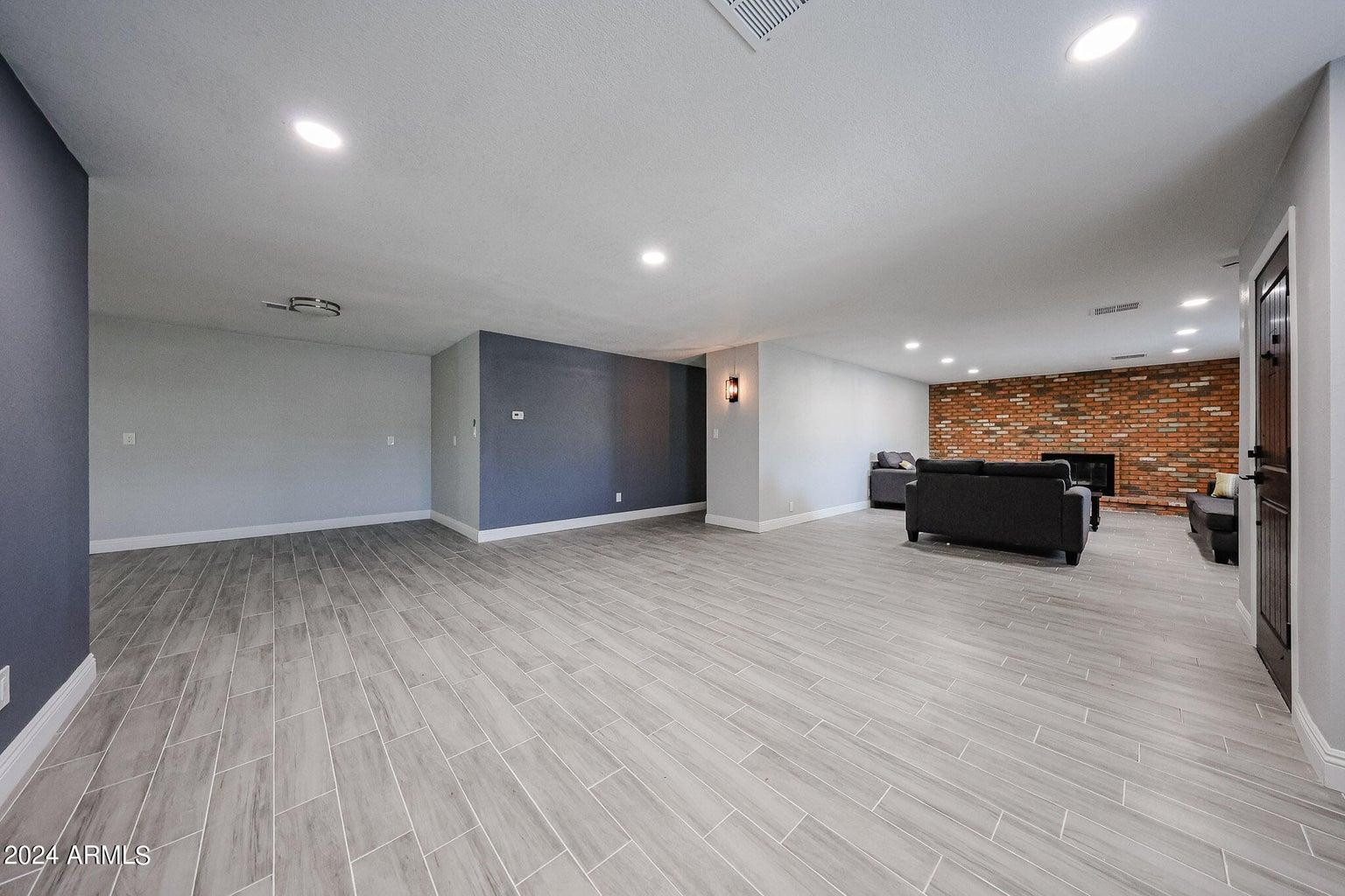 11207 S Iroquois Drive
