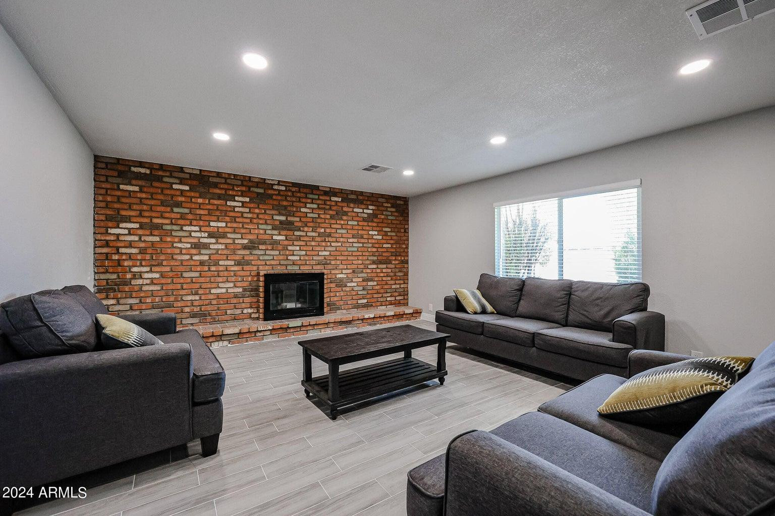 11207 S Iroquois Drive