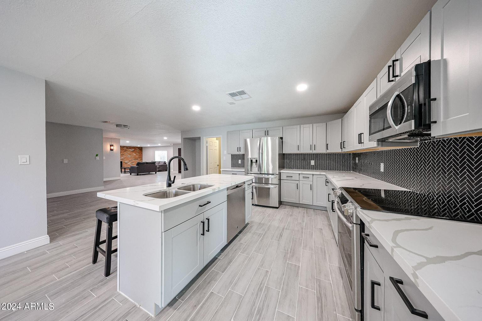 11207 S Iroquois Drive