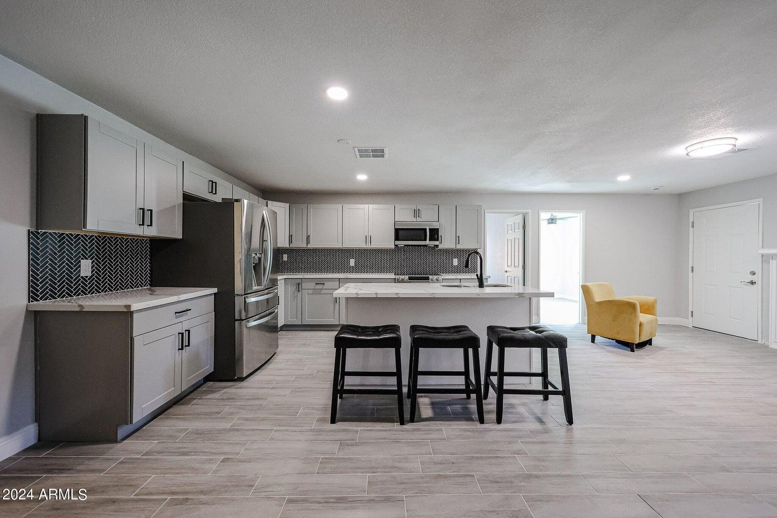 11207 S Iroquois Drive