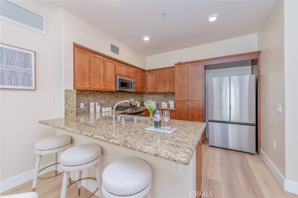 28220 Highridge 204