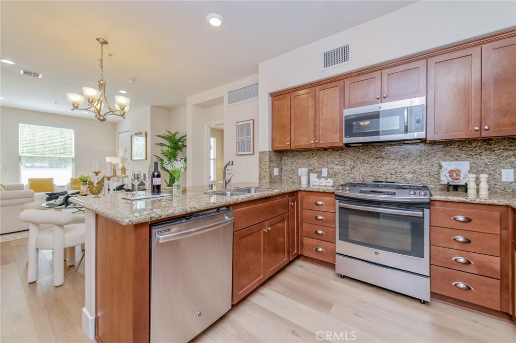 28220 Highridge 204