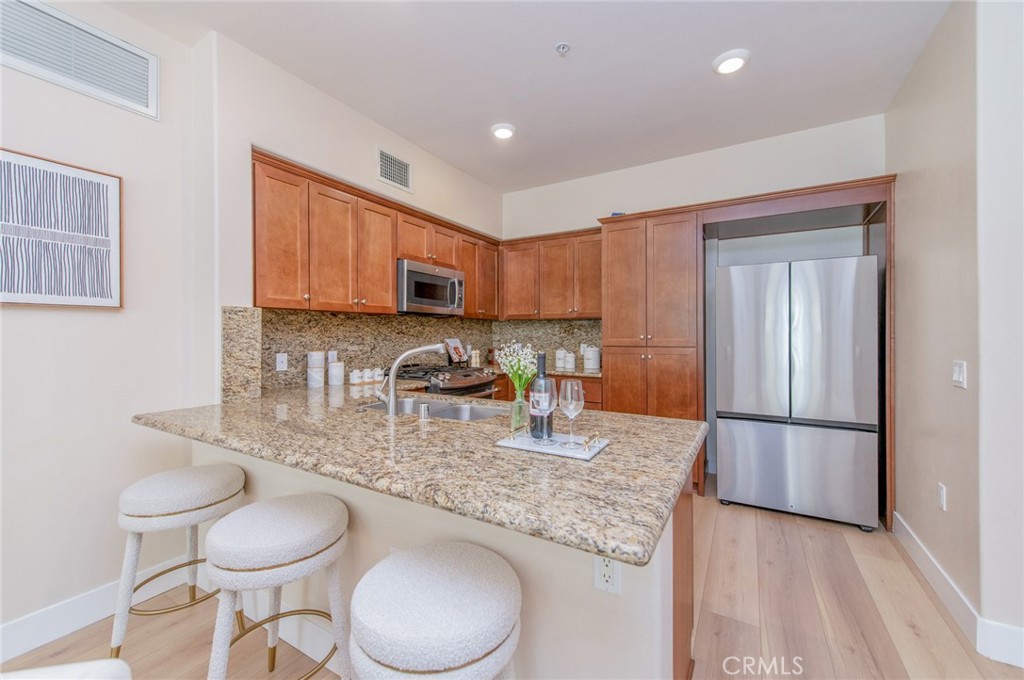 28220 Highridge 204
