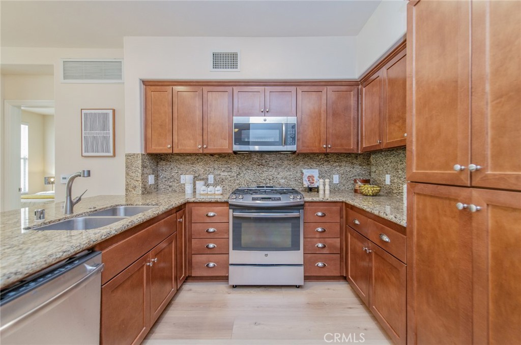 28220 Highridge 204