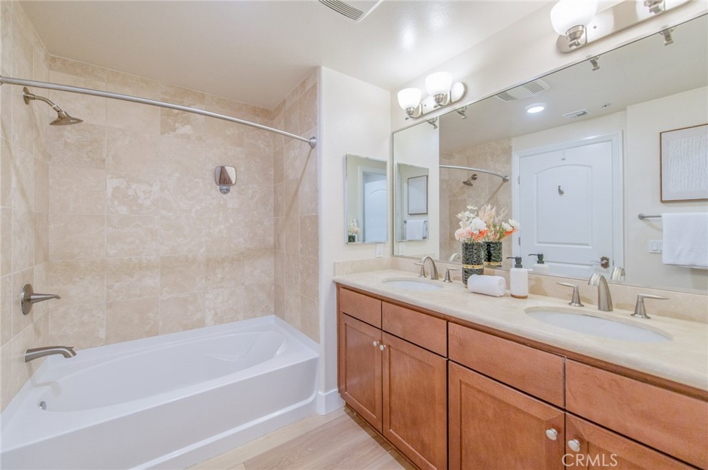 28220 Highridge 204