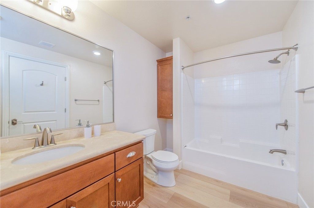 28220 Highridge 204