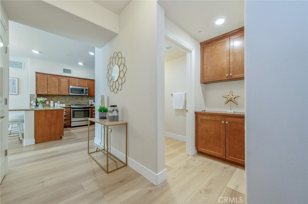 28220 Highridge 204